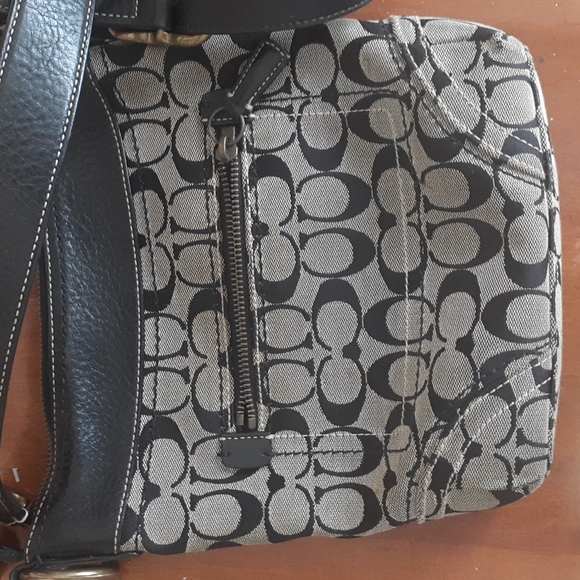 Small authentic coach handbag - Picture 3 of 4